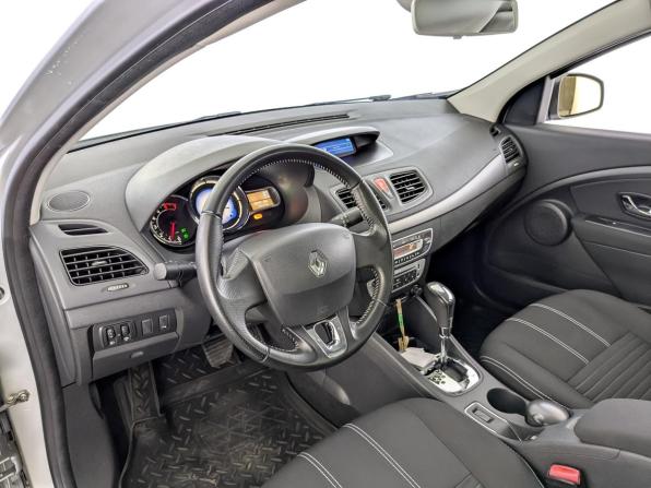 Renault Fluence I Рестайлинг с пробегом 2015 года, цена 1 220 000 рублей, 55743 км, седан, Автокод Объявления
