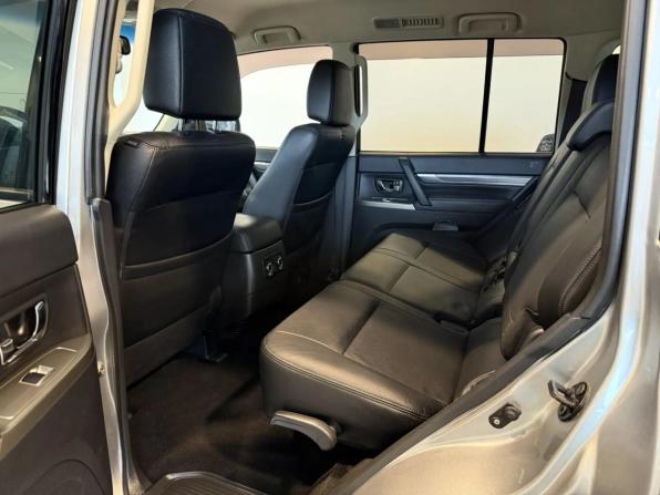Mitsubishi Pajero IV Рестайлинг 2 с пробегом 2018 года, цена 3 050 000 рублей, 107335 км, внедорожник, Автокод Объявления