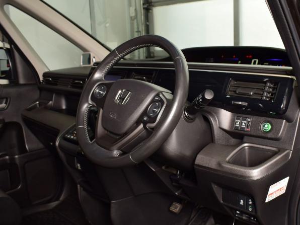 Honda Stepwgn V с пробегом 2017 года, цена 1 664 995 рублей, 160538 км, минивэн, Автокод Объявления