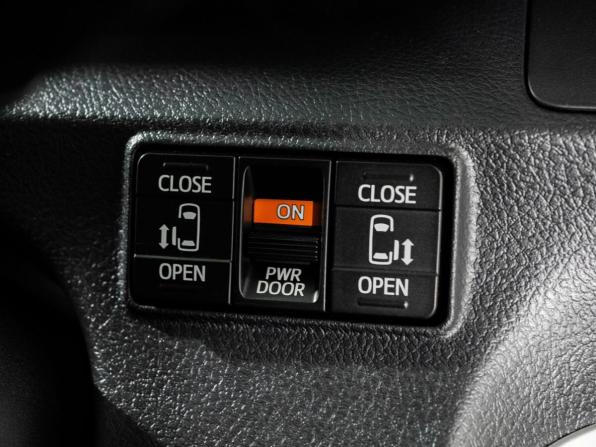 Toyota Sienta II Рестайлинг с пробегом 2018 года, цена 1 400 500 рублей, 102530 км, компактвэн, Автокод Объявления