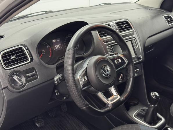 Volkswagen Polo V Рестайлинг с пробегом 2019 года, цена 1 098 000 рублей, 157094 км, седан, Автокод Объявления