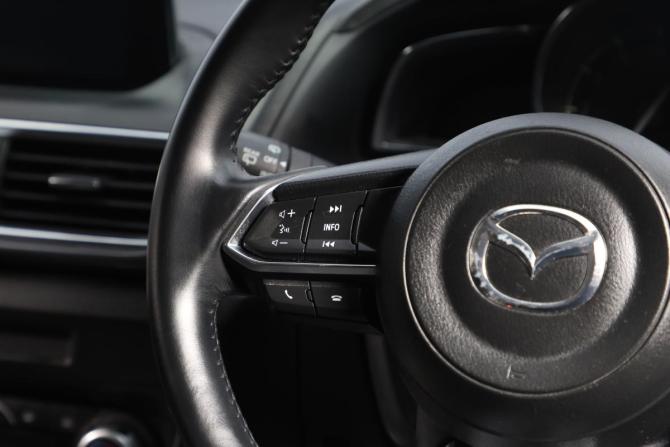 Mazda Axela III с пробегом 2017 года, цена 1 499 000 рублей, 77001 км, хэтчбек, Автокод Объявления