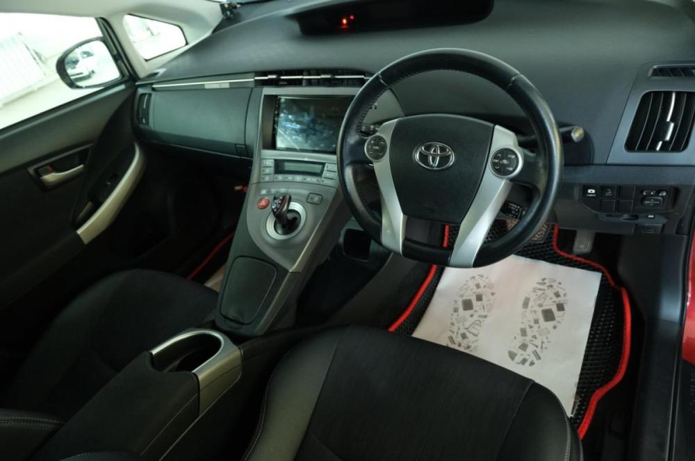 Toyota Prius III Рестайлинг (XW30) Омск  - изображение 11