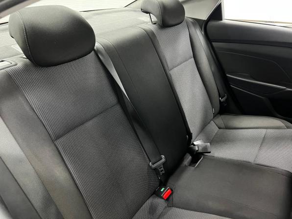 Hyundai Solaris II с пробегом 2017 года, цена 1 299 000 рублей, 112000 км, седан, Автокод Объявления