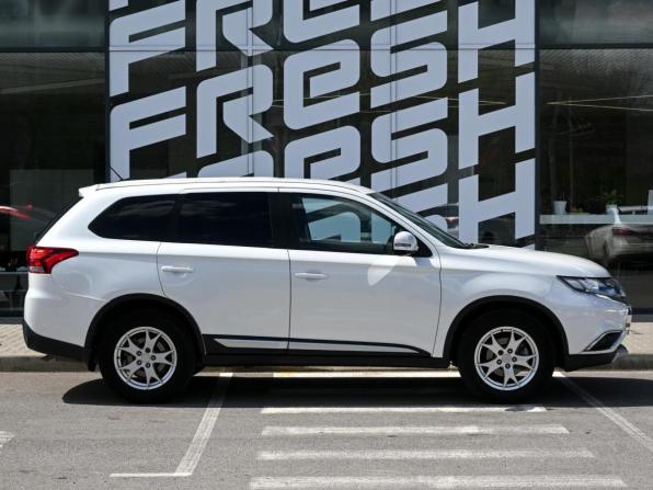 Mitsubishi Outlander III Рестайлинг 2 с пробегом 2015 года, цена 1 819 800 рублей, 73807 км, внедорожник, Автокод Объявления