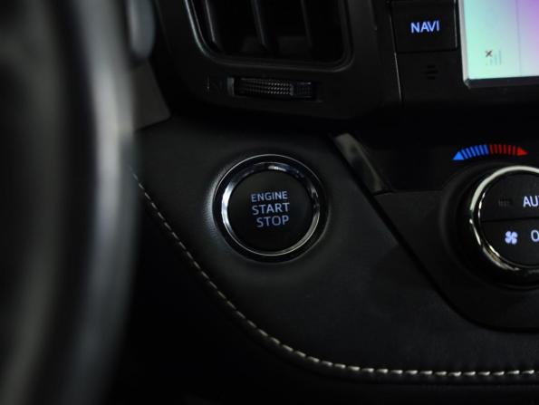 Toyota RAV4 IV (XA40) Рестайлинг с пробегом 2019 года, цена 2 649 000 рублей, 65155 км, внедорожник, Автокод Объявления