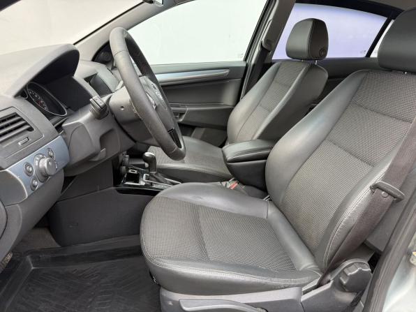 Opel Astra H Рестайлинг с пробегом 2012 года, цена 575 000 рублей, 217286 км, седан, Автокод Объявления