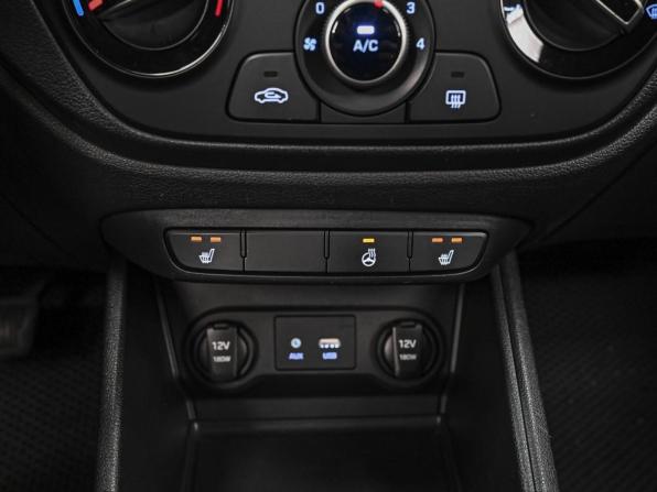 Hyundai Solaris II с пробегом 2018 года, цена 1 329 000 рублей, 167545 км, седан, Автокод Объявления