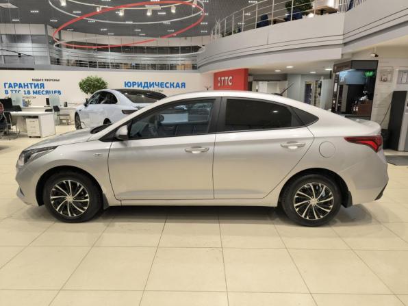 Hyundai Solaris II с пробегом 2018 года, цена 1 050 000 рублей, 200446 км, седан, Автокод Объявления