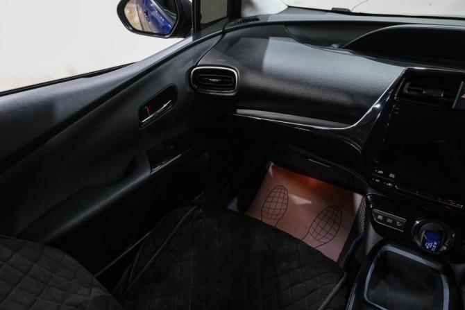Toyota Prius IV (XW50) с пробегом 2016 года, цена 1 629 000 рублей, 112000 км, лифтбек, Автокод Объявления