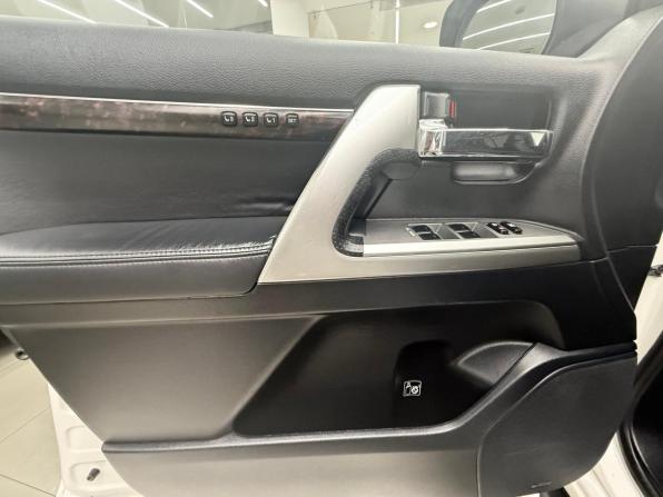 Toyota Land Cruiser 200 Series Рестайлинг 1 с пробегом 2015 года, цена 4 200 000 рублей, 172450 км, внедорожник, Автокод Объявления