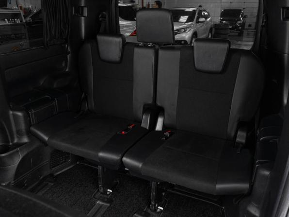 Toyota Noah III (R80) Рестайлинг с пробегом 2018 года, цена 2 349 000 рублей, 120279 км, минивэн, Автокод Объявления