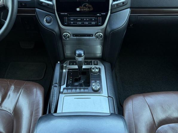 Toyota Land Cruiser 200 Series Рестайлинг 2 с пробегом 2016 года, цена 4 380 000 рублей, 775882 км, внедорожник, Автокод Объявления