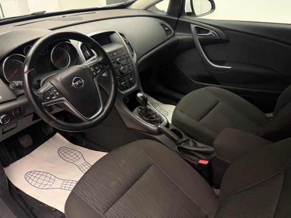 Opel Astra J Рестайлинг с пробегом 2012 года, цена 799 900 рублей, 238057 км, хэтчбек, Автокод Объявления