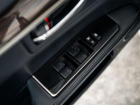 Lexus ES VI с пробегом 2015 года, цена 2 660 000 рублей, 197699 км, седан, Автокод Объявления