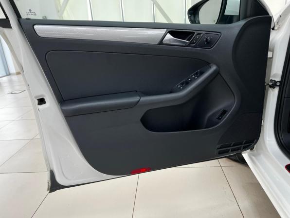 Volkswagen Jetta VI Рестайлинг с пробегом 2015 года, цена 980 000 рублей, 203323 км, седан, Автокод Объявления