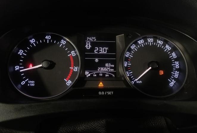 Skoda Rapid I с пробегом 2015 года, цена 930 000 рублей, 236000 км, лифтбек, Автокод Объявления