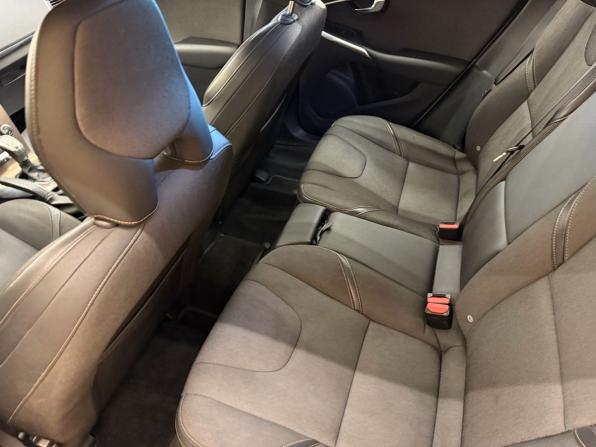 Volvo V40 Cross Country I с пробегом 2013 года, цена 1 138 000 рублей, 249000 км, хэтчбек, Автокод Объявления