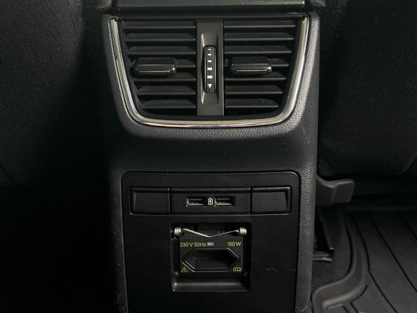 Skoda Octavia III (A7) Рестайлинг с пробегом 2018 года, цена 1 590 000 рублей, 120000 км, лифтбек, Автокод Объявления