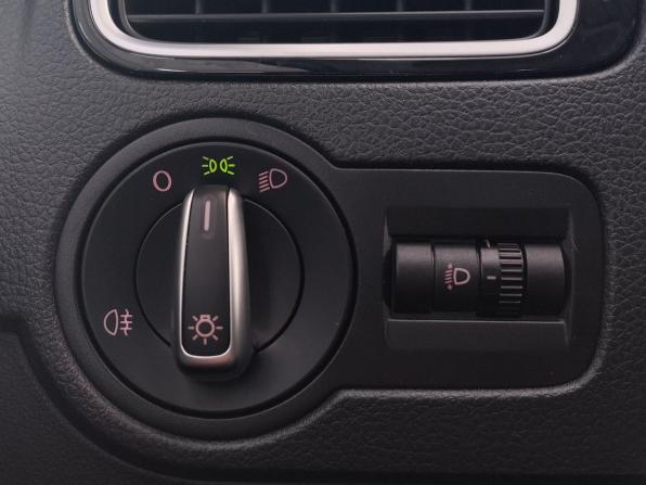 Volkswagen Polo V Рестайлинг с пробегом 2019 года, цена 1 370 000 рублей, 107600 км, седан, Автокод Объявления