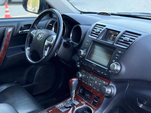 Toyota Highlander II (XU40) Рестайлинг с пробегом 2010 года, цена 1 950 000 рублей, 199834 км, внедорожник, Автокод Объявления
