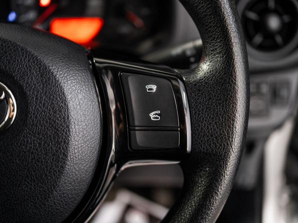 Toyota Vitz III (XP130) Рестайлинг 2 с пробегом 2018 года, цена 945 500 рублей, 106609 км, хэтчбек, Автокод Объявления