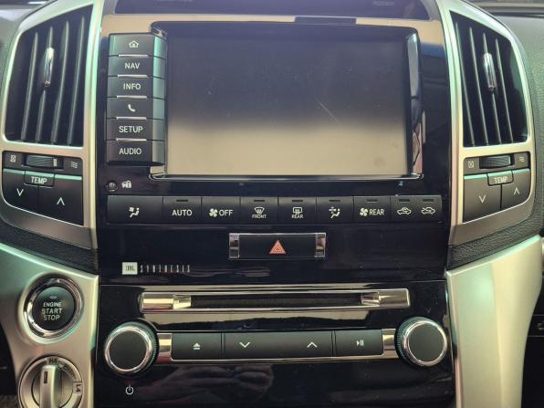 Toyota Land Cruiser 200 Series Рестайлинг 1 с пробегом 2015 года, цена 4 490 000 рублей, 200600 км, внедорожник, Автокод Объявления