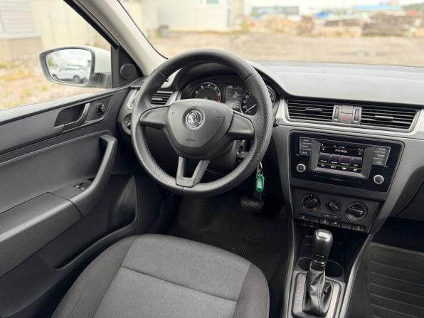 Skoda Rapid I с пробегом 2016 года, цена 995 000 рублей, 145000 км, лифтбек, Автокод Объявления