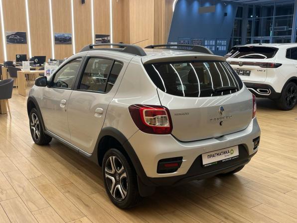 Renault Sandero II Рестайлинг с пробегом 2018 года, цена 1 079 000 рублей, 99900 км, хэтчбек, Автокод Объявления