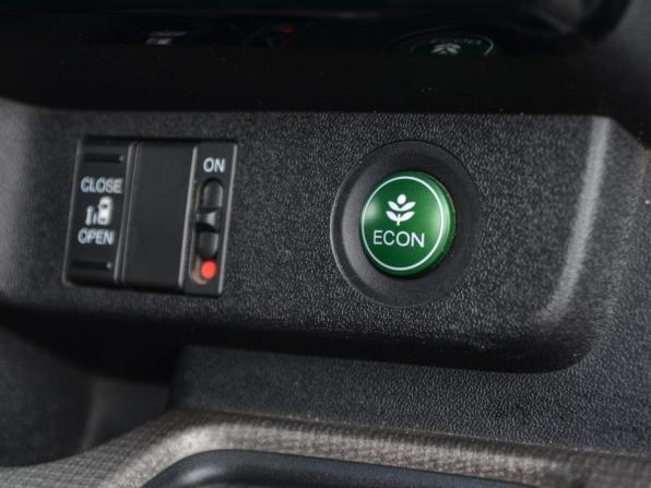 Honda Stepwgn V с пробегом 2016 года, цена 1 812 000 рублей, 212369 км, минивэн, Автокод Объявления
