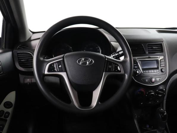 Hyundai Solaris I Рестайлинг с пробегом 2015 года, цена 799 000 рублей, 214430 км, хэтчбек, Автокод Объявления