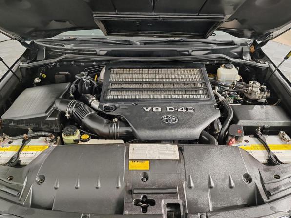Toyota Land Cruiser 200 Series Рестайлинг 1 с пробегом 2014 года, цена 3 120 000 рублей, 300700 км, внедорожник, Автокод Объявления