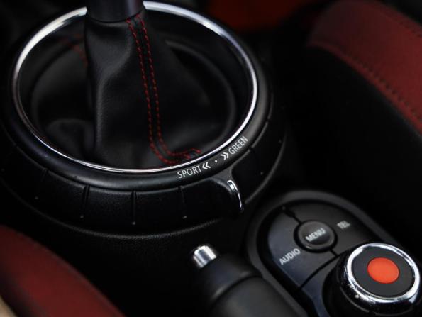 Mini Hatch III (F55/F56) с пробегом 2016 года, цена 1 989 000 рублей, 194590 км, хэтчбек, Автокод Объявления