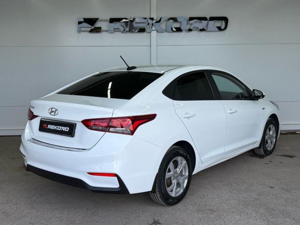 Hyundai Solaris II с пробегом 2017 года, цена 1 215 000 рублей, 140000 км, седан, Автокод Объявления