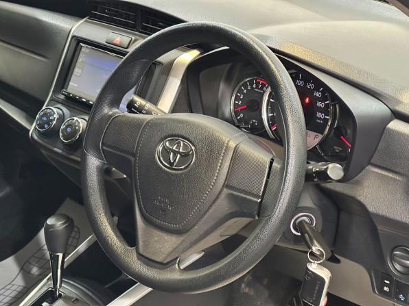 Toyota Corolla XI (E160 E170) Рестайлинг 2 с пробегом 2018 года, цена 1 250 000 рублей, 142117 км, универсал, Автокод Объявления