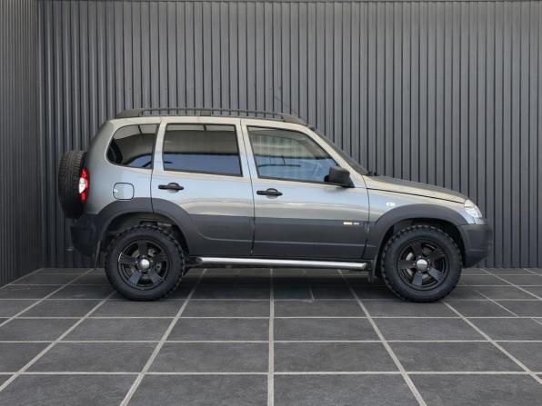 Chevrolet Niva I Рестайлинг с пробегом 2017 года, цена 787 000 рублей, 76866 км, внедорожник, Автокод Объявления