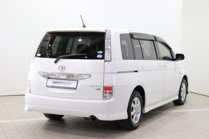 Toyota ISis I Рестайлинг с пробегом 2013 года, цена 1 120 000 рублей, 161014 км, минивэн, Автокод Объявления