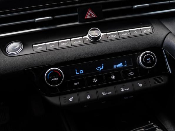 Hyundai Elantra VII (CN7) Рестайлинг с пробегом 2023 года, цена 2 089 000 рублей, 48671 км, седан, Автокод Объявления