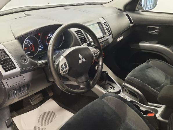 Mitsubishi Outlander II Рестайлинг с пробегом 2010 года, цена 818 000 рублей, 320000 км, внедорожник, Автокод Объявления