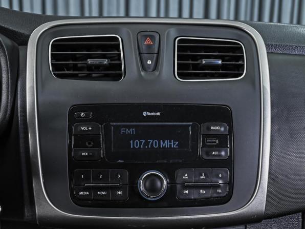 Renault Logan II Рестайлинг с пробегом 2021 года, цена 899 000 рублей, 72188 км, седан, Автокод Объявления