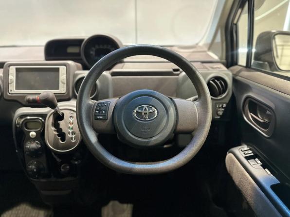 Toyota Spade с пробегом 2013 года, цена 890 000 рублей, 134262 км, компактвэн, Автокод Объявления