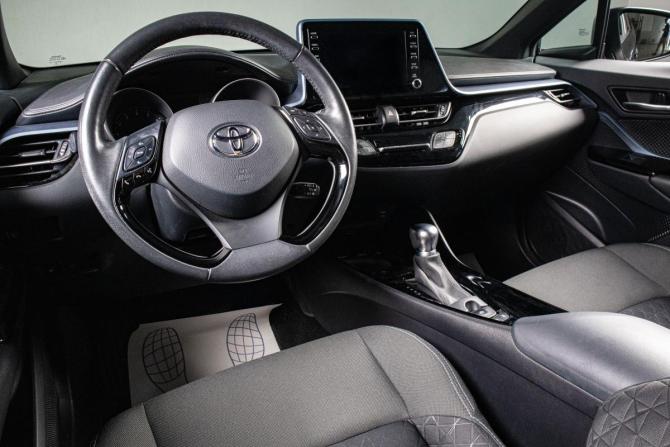 Toyota C-HR I Рестайлинг с пробегом 2019 года, цена 2 969 000 рублей, 22617 км, внедорожник, Автокод Объявления