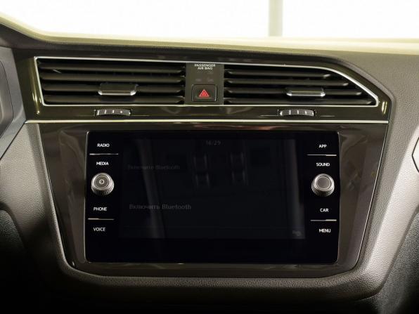 Volkswagen Tiguan II с пробегом 2019 года, цена 2 375 995 рублей, 62471 км, внедорожник, Автокод Объявления