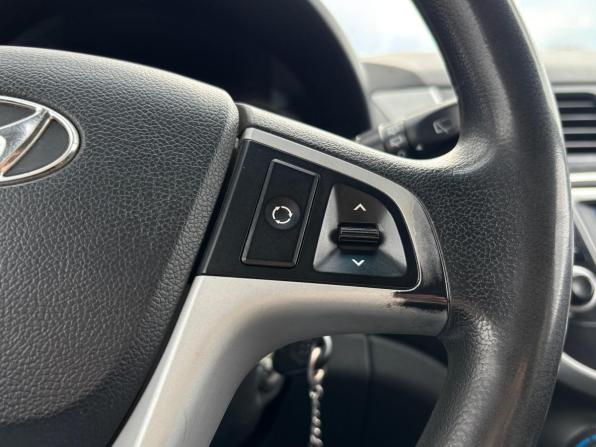 Hyundai Solaris I с пробегом 2012 года, цена 650 000 рублей, 180403 км, хэтчбек, Автокод Объявления