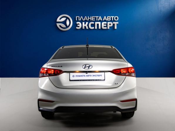 Hyundai Solaris II с пробегом 2018 года, цена 1 040 000 рублей, 161340 км, седан, Автокод Объявления