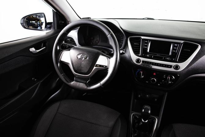 Hyundai Solaris II с пробегом 2017 года, цена 749 000 рублей, 273000 км, седан, Автокод Объявления