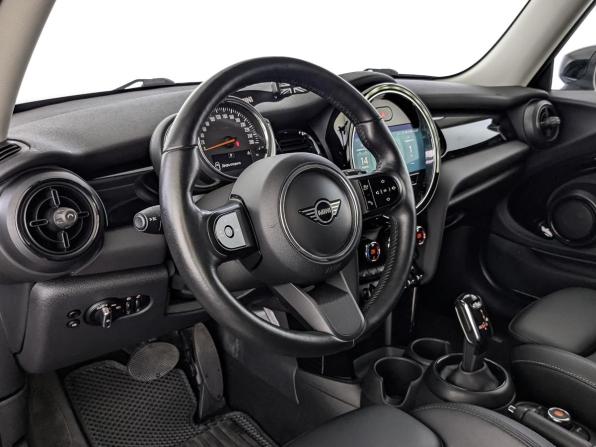 Mini Hatch III (F55/F56) Рестайлинг 2 с пробегом 2021 года, цена 2 690 000 рублей, 39750 км, хэтчбек, Автокод Объявления