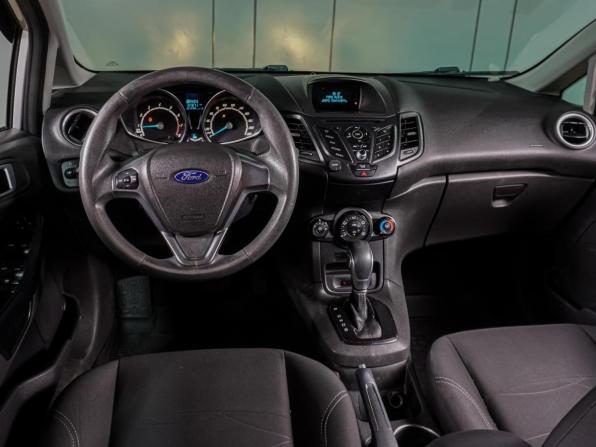 Ford Fiesta Mk6 Рестайлинг с пробегом 2015 года, цена 939 000 рублей, 107671 км, седан, Автокод Объявления