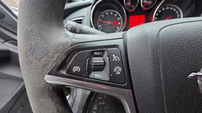 Opel Astra J Рестайлинг с пробегом 2012 года, цена 549 000 рублей, 226000 км, хэтчбек, Автокод Объявления