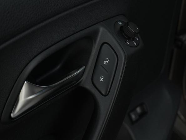 Volkswagen Polo V Рестайлинг с пробегом 2015 года, цена 1 229 000 рублей, 77236 км, седан, Автокод Объявления
